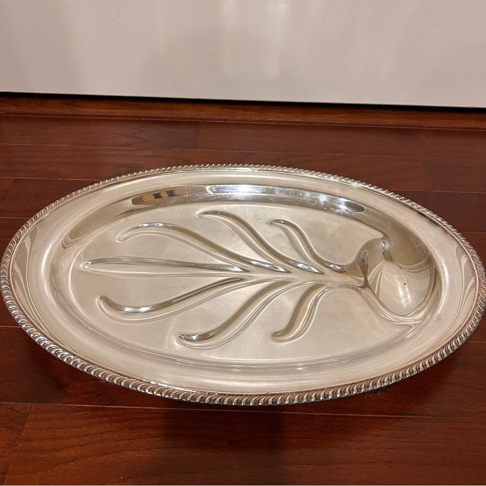 Vintage Oneida Fiesta Silver Plated Meat Serving
Tray Footed Tree Well Platter
